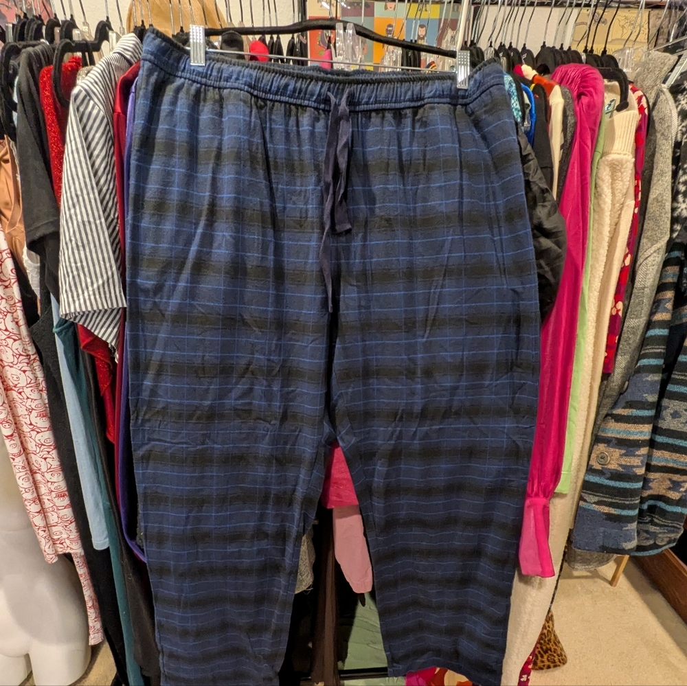 Uniqlo Women's Blue and Black Checkered Pants - XXL